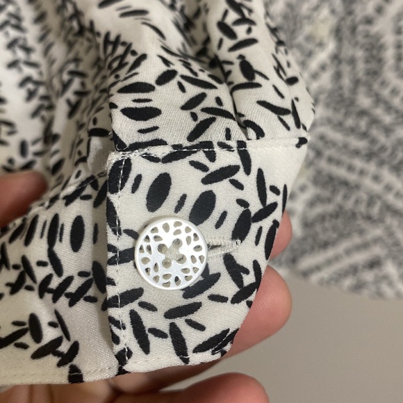 Cabi long sleeve blouse size L white and black - Picture 3 of 4